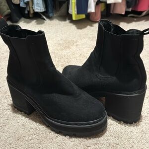 black chunky boot